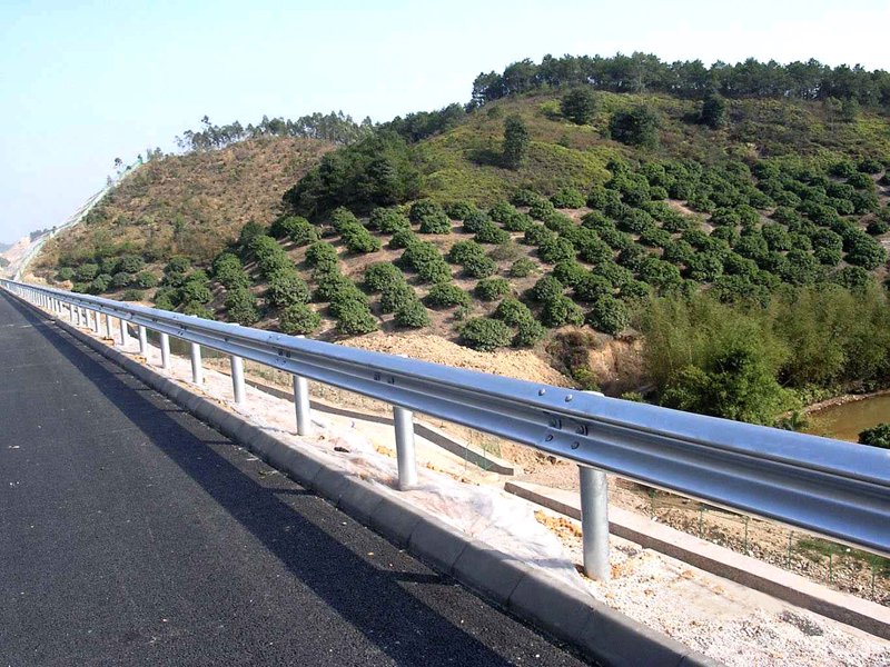 热熔标线施工：道路安全与效率的桥梁