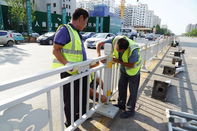 道路交通安全升级：护栏更换的重要性